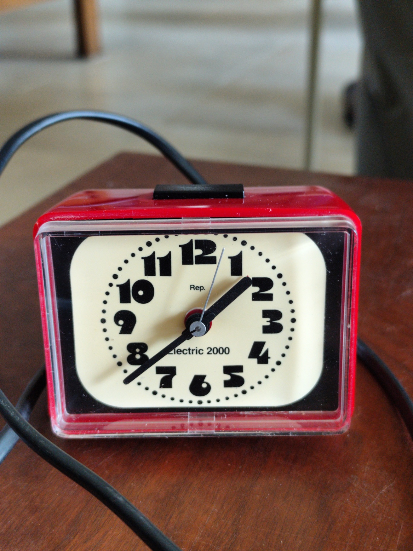Réveil électrique vintage rouge 2000