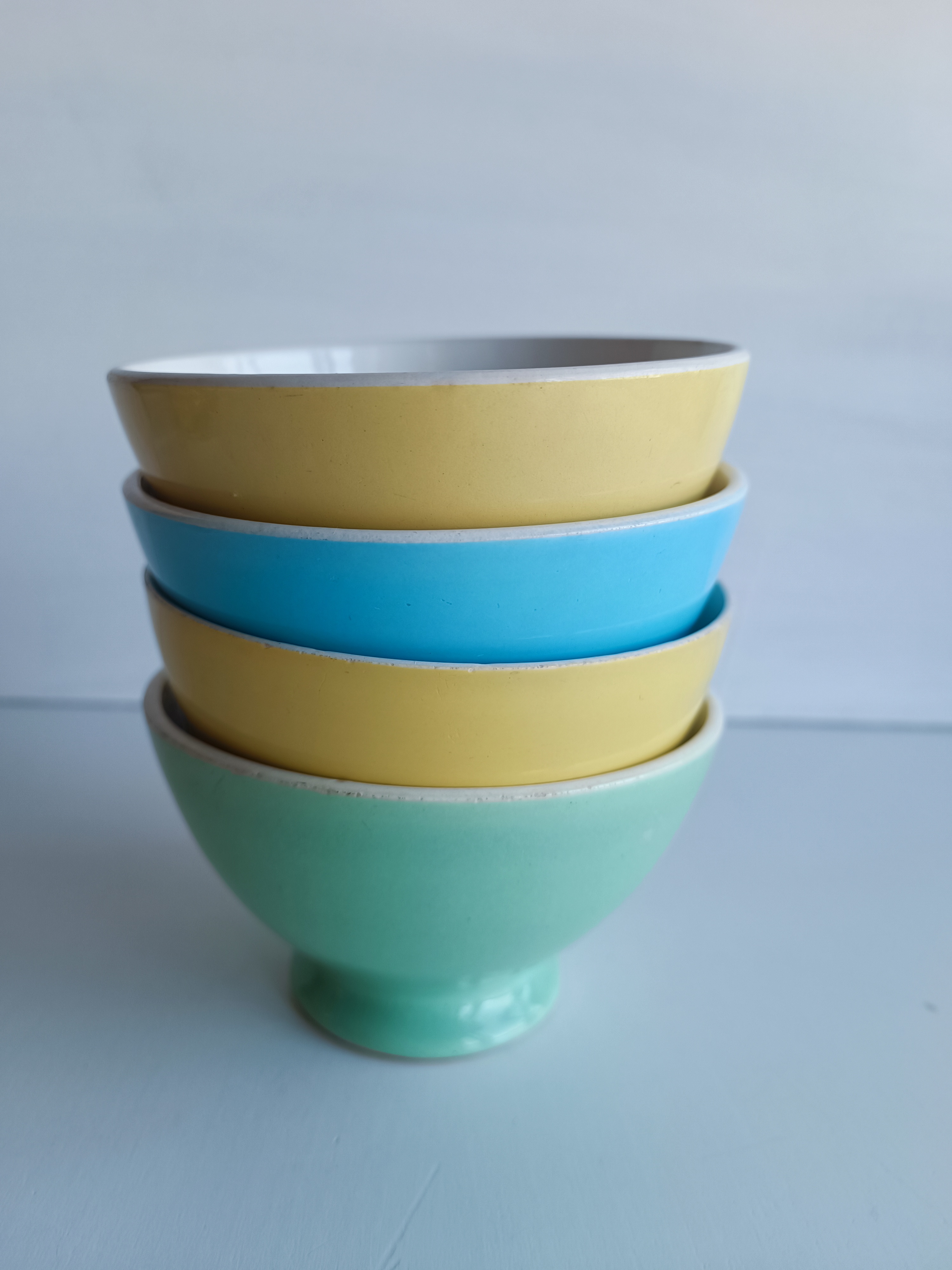 4 bols à café au lait BFK Boch Frères tons pastel, années 50-60 — photo 1