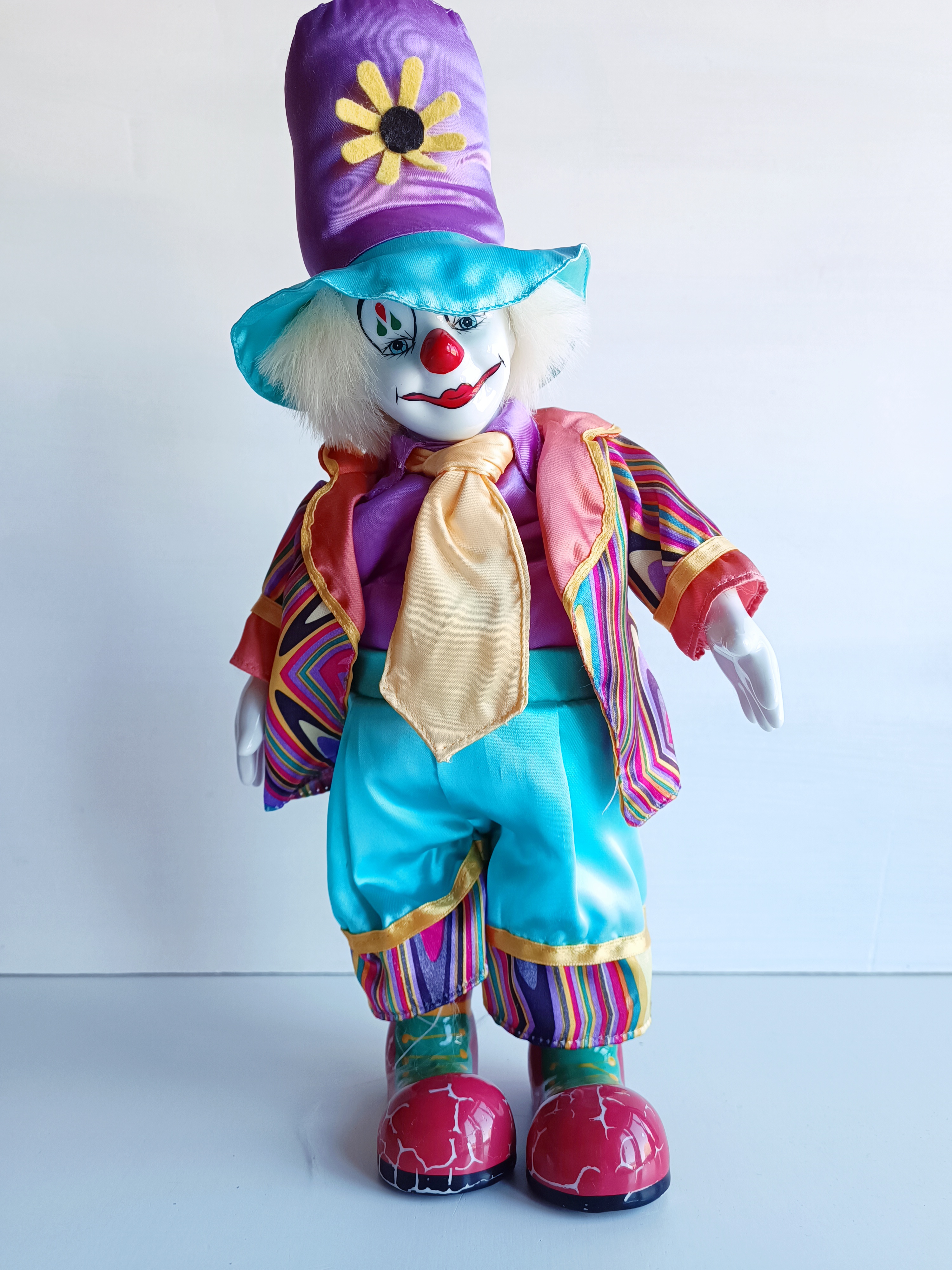 Clown musical en porcelaine et tissu, 38 cm, années 80-90 — photo 1