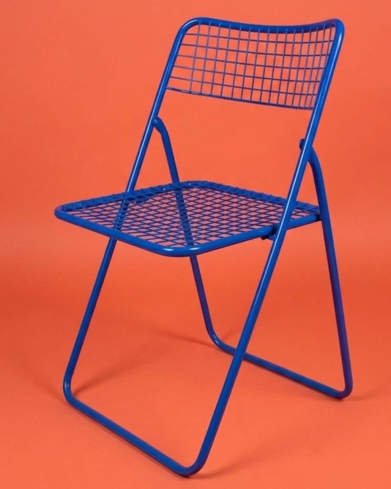 Chaise pliante en métal grillagé bleu, IKEA type « Ted Net » (by Niels Gammelgaard) — photo 1