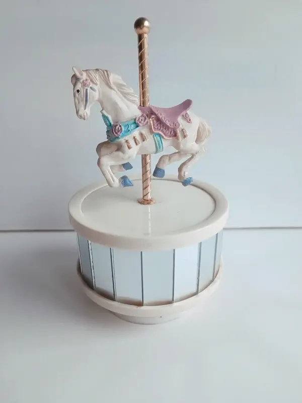 Boîte à musique carrousel chevaux