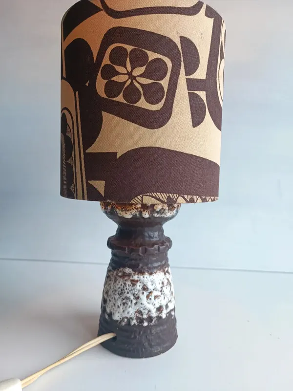 Lampe de table fatlava vintage avec base en céramique.