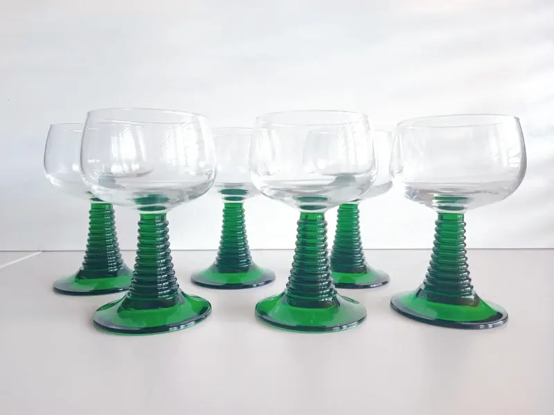 Lot 6 verres à vin Luminarc Römer pied vert