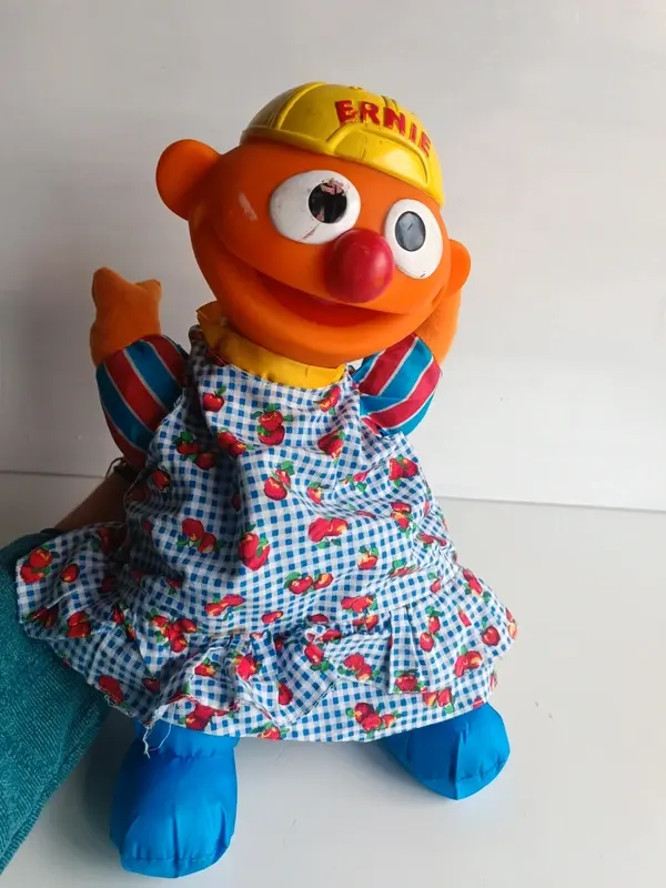 Peluche vintage authentique d'Ernie (Ernest) du célèbre programme 13 Rue Sésame. — photo 1