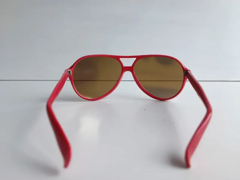 Lunettes de soleil aviateur vintage rouge