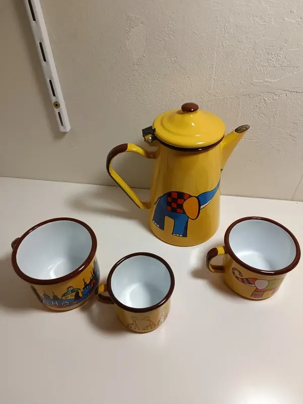Cafetière et mugs émaillés décor Prague — photo 1
