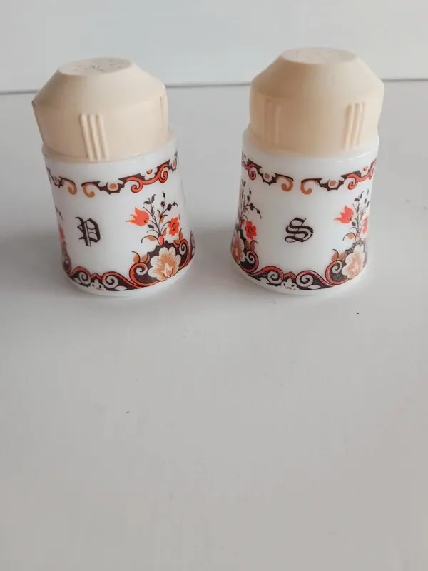 Salière et poivrier Bormioli Rocco en verre de lait