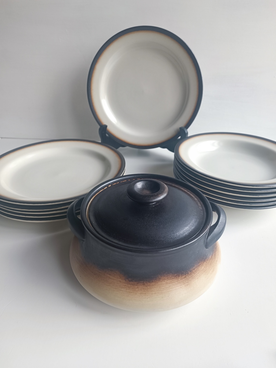 Service de table Mancioli porcelaine, 13 pièces