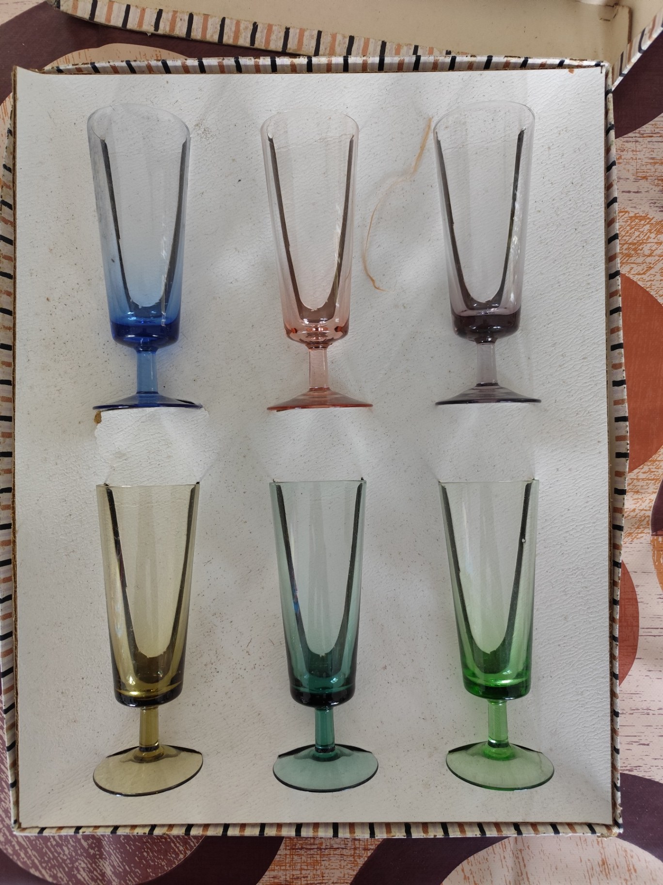 Série de 6 verres à pied colorés Rupel Boom, modèle Cascade, boîte — photo 1